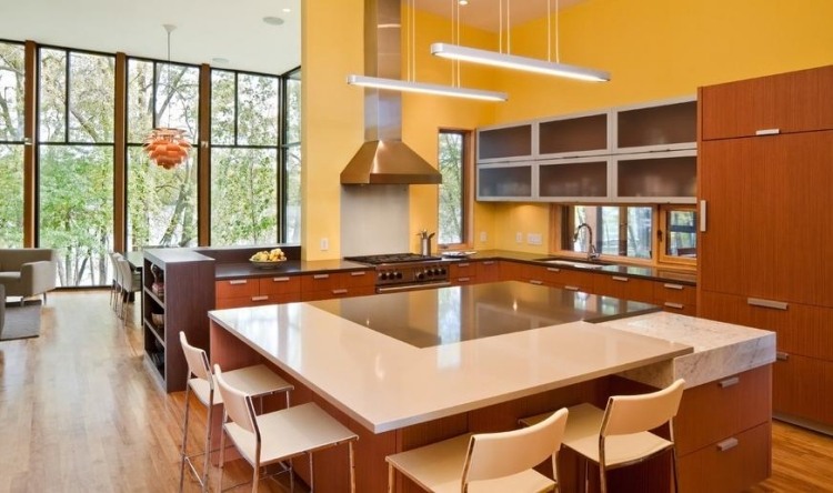Färg i köket gul-orange-trä-köksfronter-medium ton