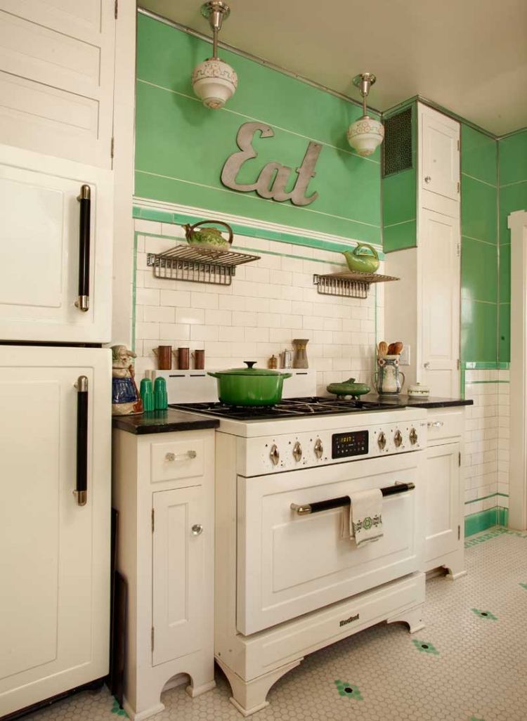 färg-kök-vägg-färger-fronter-vintage-kakel-vit-golv-vägg-design-mintgrön