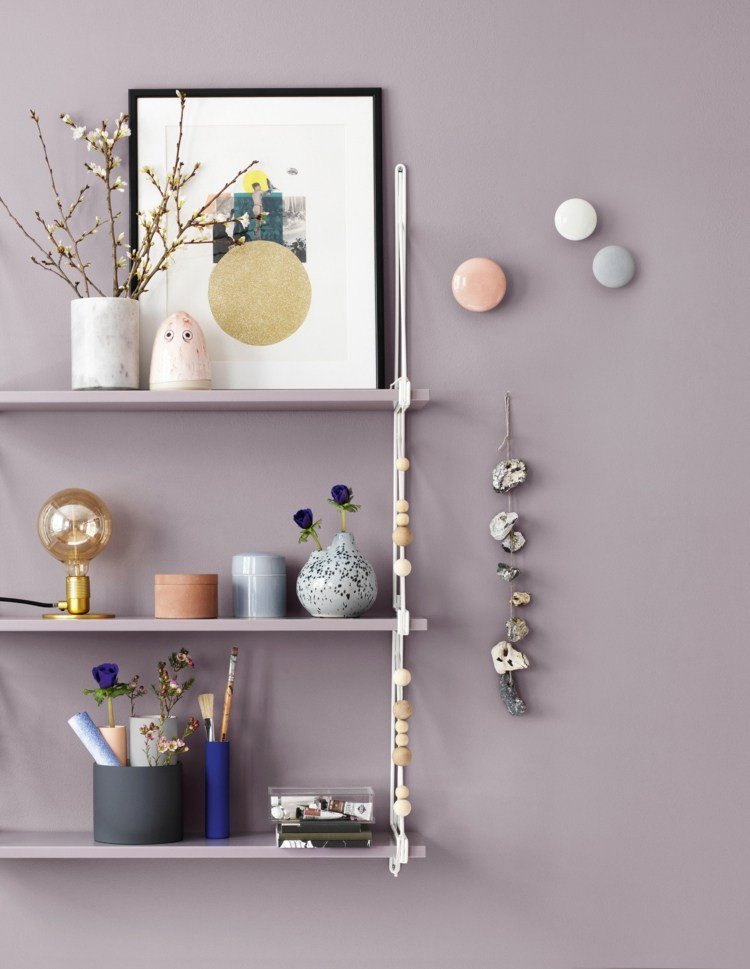färg mauve vägghylla-rosa-brädor-dekorationer-vaser