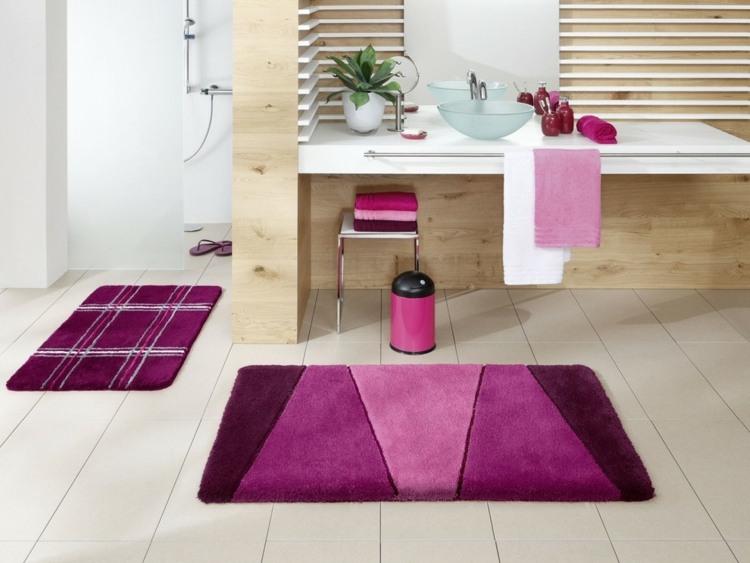 Färger badrum lila handdukar redskap idéer