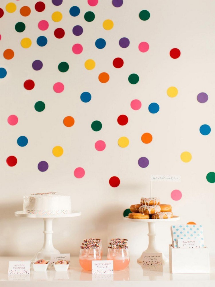 väggdekoration baby shower konfetti färgat papper