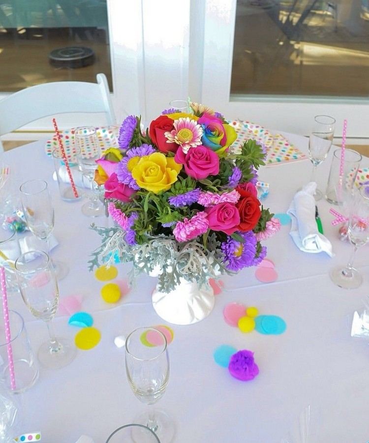 bordsdekorationer baby shower färgglada blommor konfetti