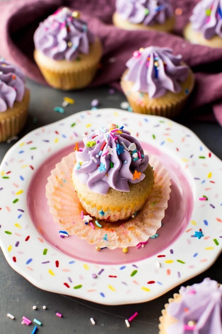 baby shower mat cupcakes frosting dekoration socker strössel