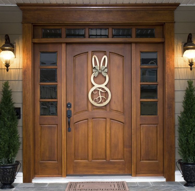 deco-påsk-hus-dörr-trä-kanin-runda-cirklar-monogram