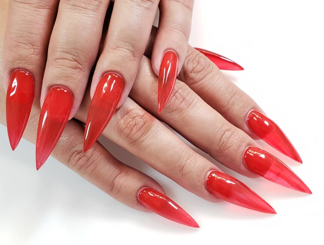 Jelly Nails stilett naglar långa röda nagellack nageltrender sommar nageldesign