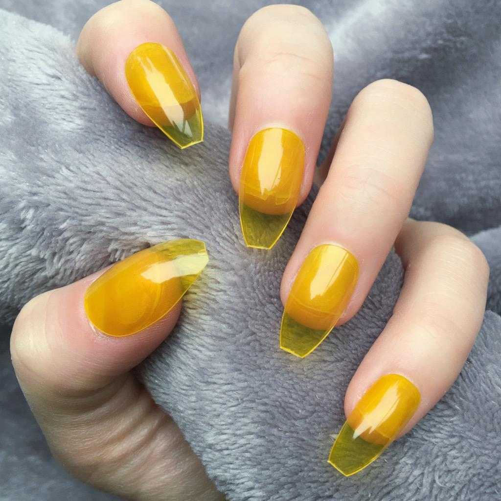 Jelly Nails korta konstgjorda naglar beställer neongula nagellack nageltrender sommar