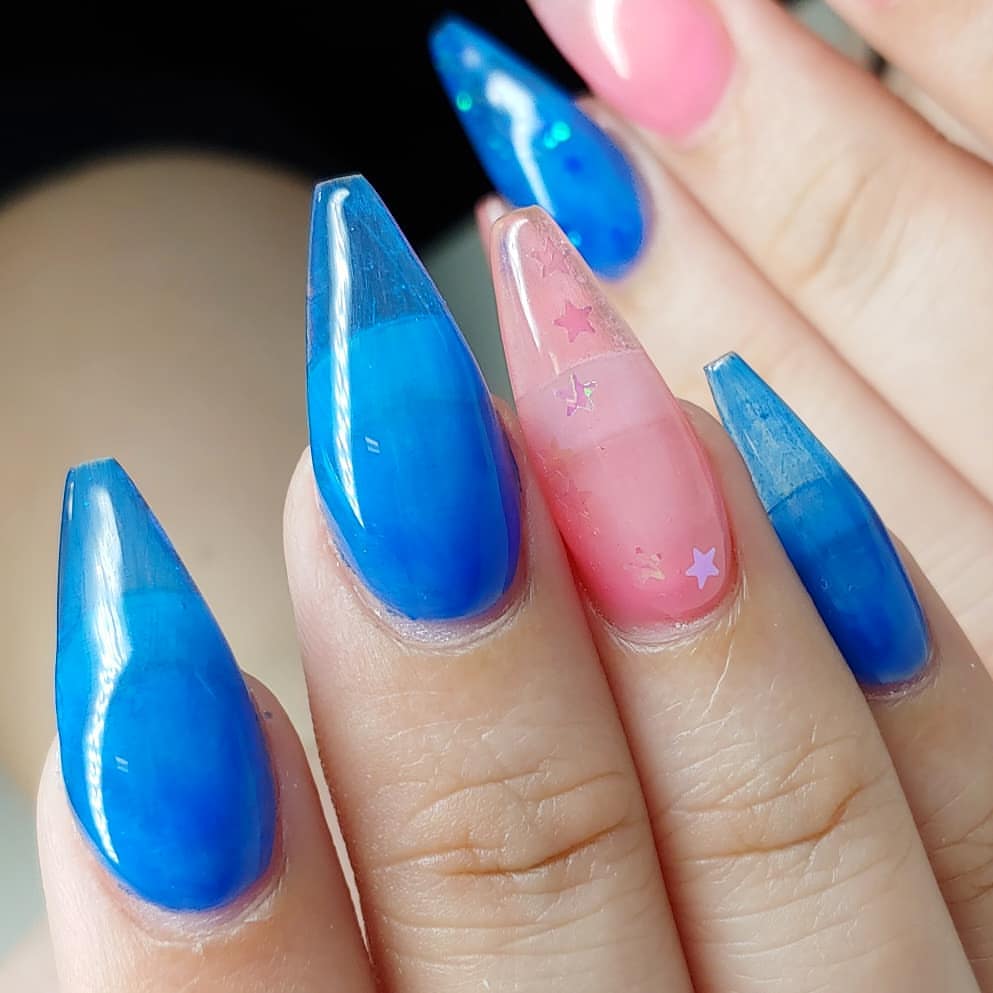 Gör Jelly Nails själv nagelsalong blårosa nagellack nageltrender sommar