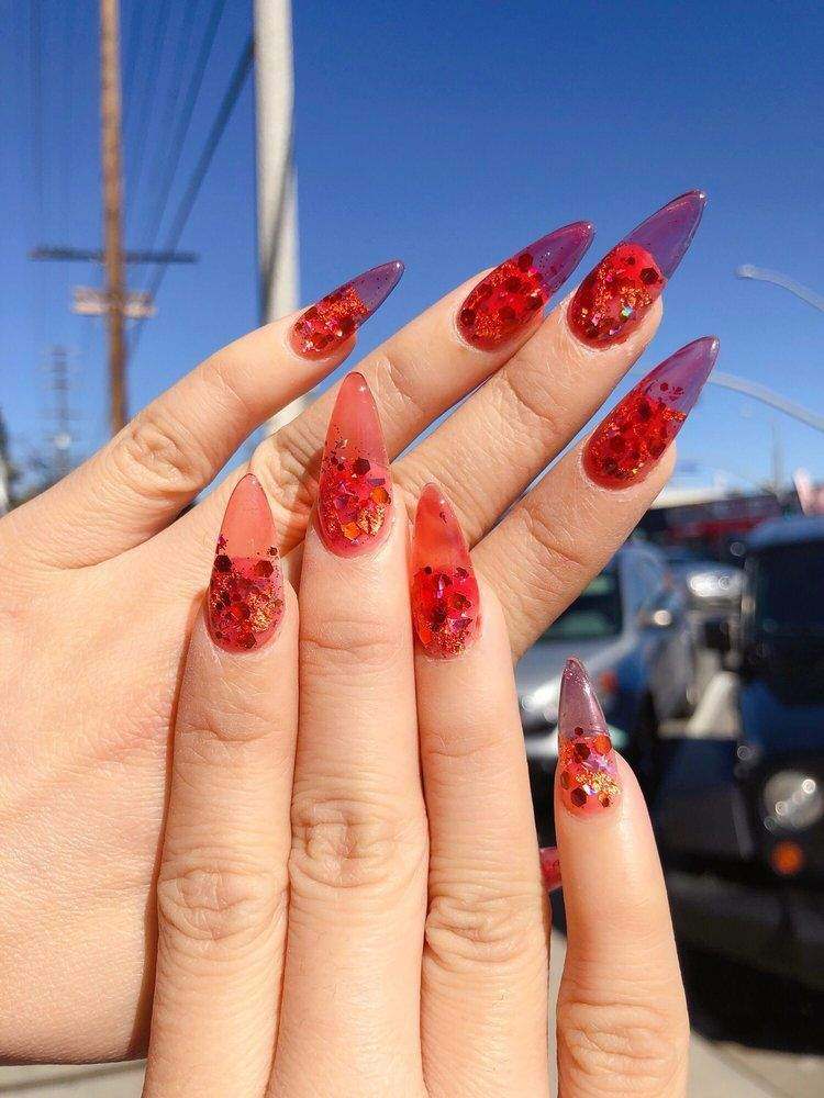 Jelly Nails nageltrend nageldesign sommarröd nagellack sommarnaglar i mandelform