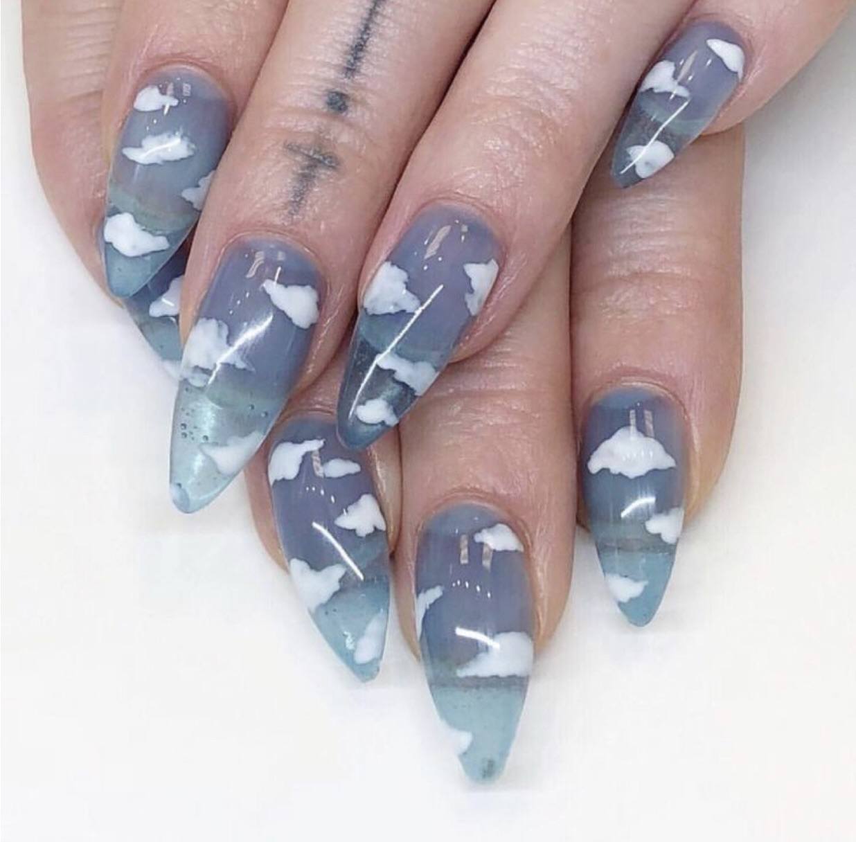 Jelly Nails naglar stilett nagelform lång pastellblå nagellack nageldesign sommar