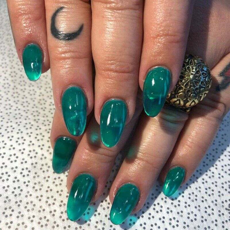 Jelly Nails naglar i mandelform lång turkos nagellack nageltrender finger tatuering