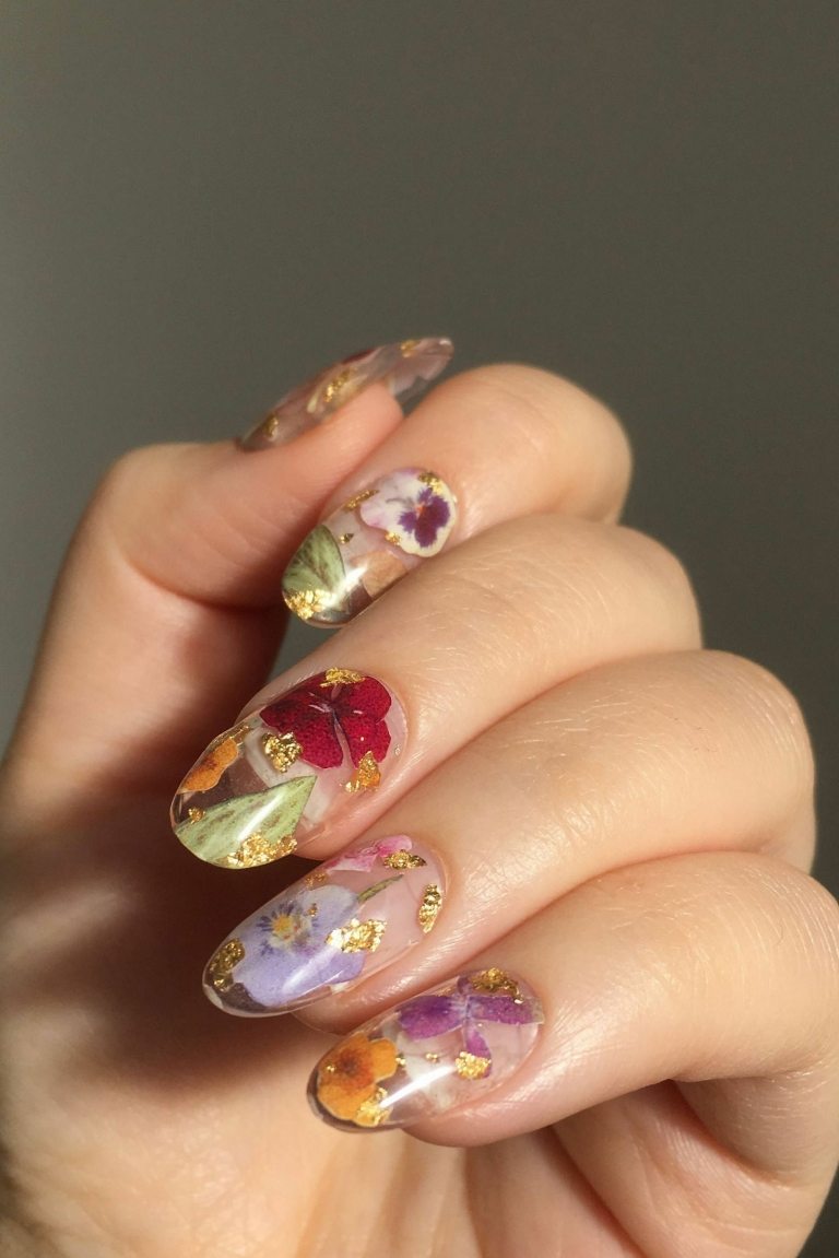 Jelly Nails nageltrend nagelfolie guldblommor spikdekoration sommar