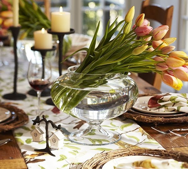 bordsduk glas vas-bukett med tulpaner färsk dekoration idéer