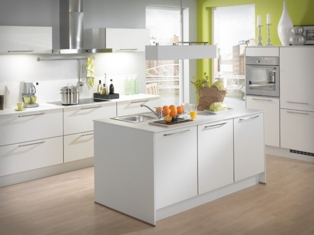 färg-design-vit-kök-idéer-vägg-färg-ljusgrön