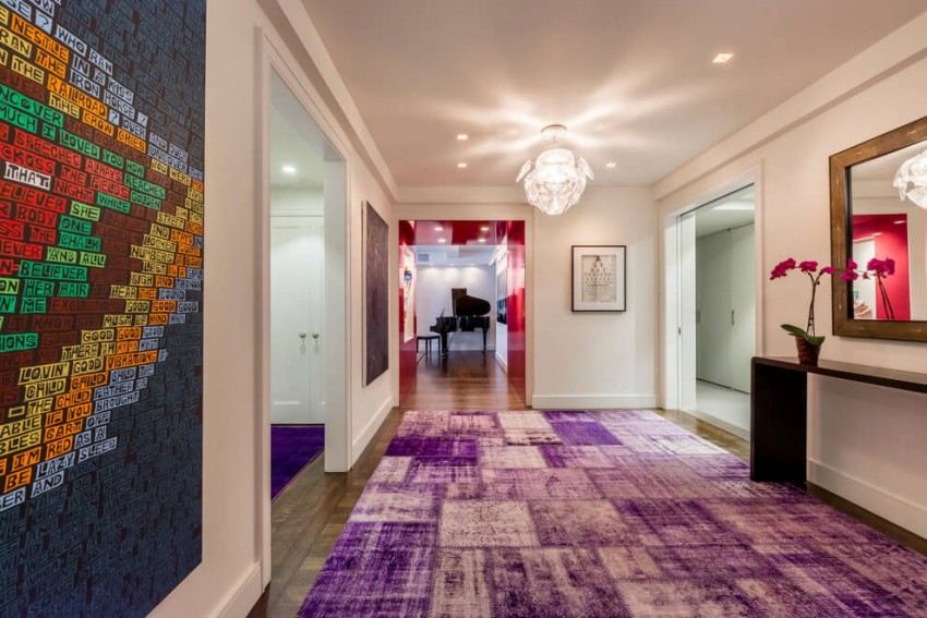 färg-design-idéer-nyc-lägenhet-hall-matta-vintage-vägg-dekoration-popart-elegant-vit