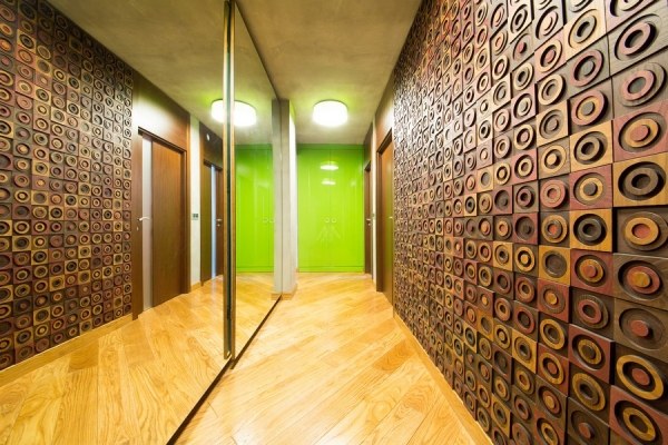 Korridor-3d-väggmotiv-choklad-brun-trä-modern-korridor-design