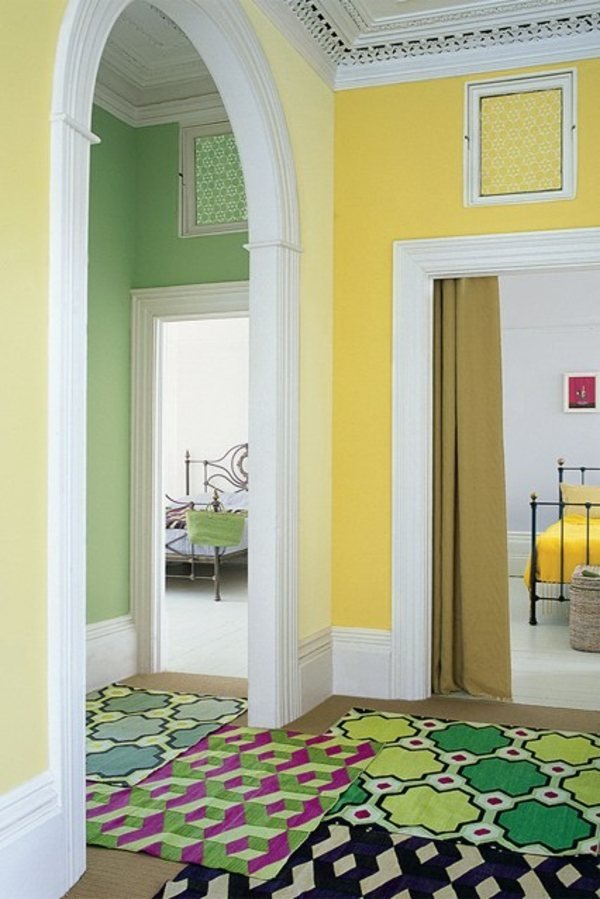 gul-färg-design-i-korridoren-golvmattor-geometriska-former-abstrakt