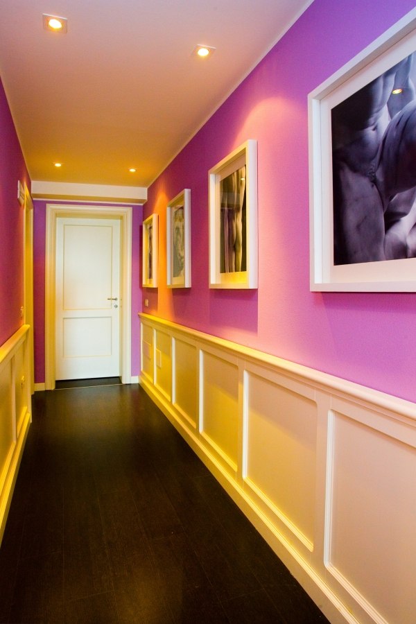 Inredningstips-väggfärger-idéer-korridor-vägggräns-baseboard