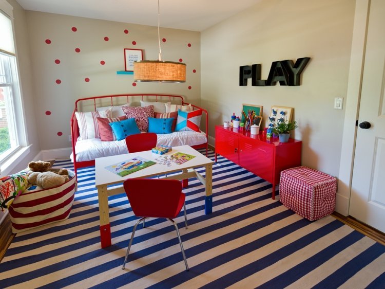 färg-design-i-barnrummet-vanliga-vägg-prickar-matta-ränder-blå
