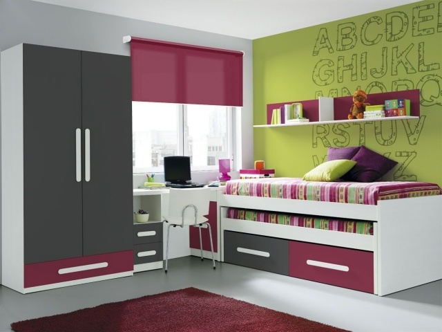 färg-design-barnrum-idéer-grön-accent vägg-aubergine-grå-vit-möbler