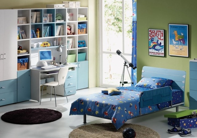 färgdesign-barnrum-pojke-grön-vägg-färg-blå-möbler