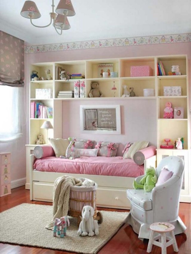 färg-design-plantskola-flicka-pastell-rosa-vägg-måla-grädde-möbler