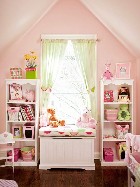 färgdesign-barnrum-tjejer-rosa-målning-grön-accenter