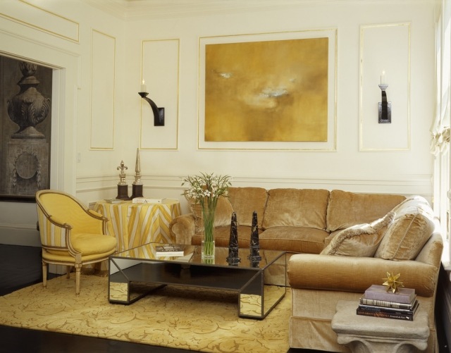 Inspiration-för-färg-design-vardagsrum-charmiga-guld-accenter-sammetslen-möbler