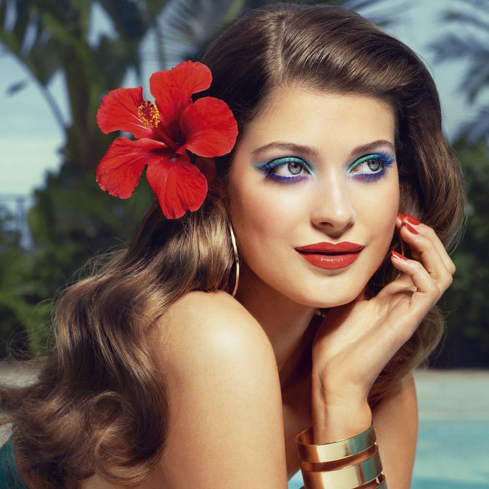 färgad-mascara-sommar-lila-ner-aqua-ögonskugga