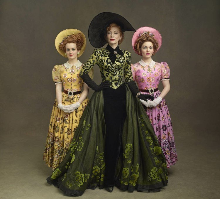 karneval disney kostymer cinderella styvmor systrar vintage klänningar hatt