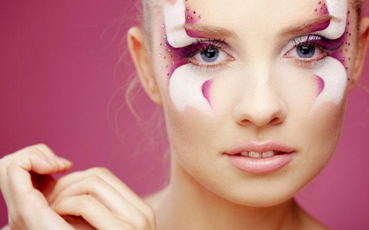 Mardi Gras karnevalskonst ansikte rosa vit romantisk look