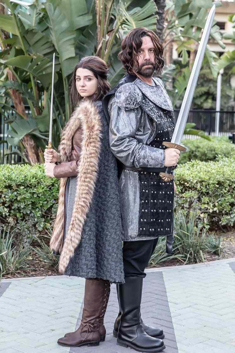 Kostymfilm och tv klär sig själva som Arya Stark för karnevalen Aria Stark