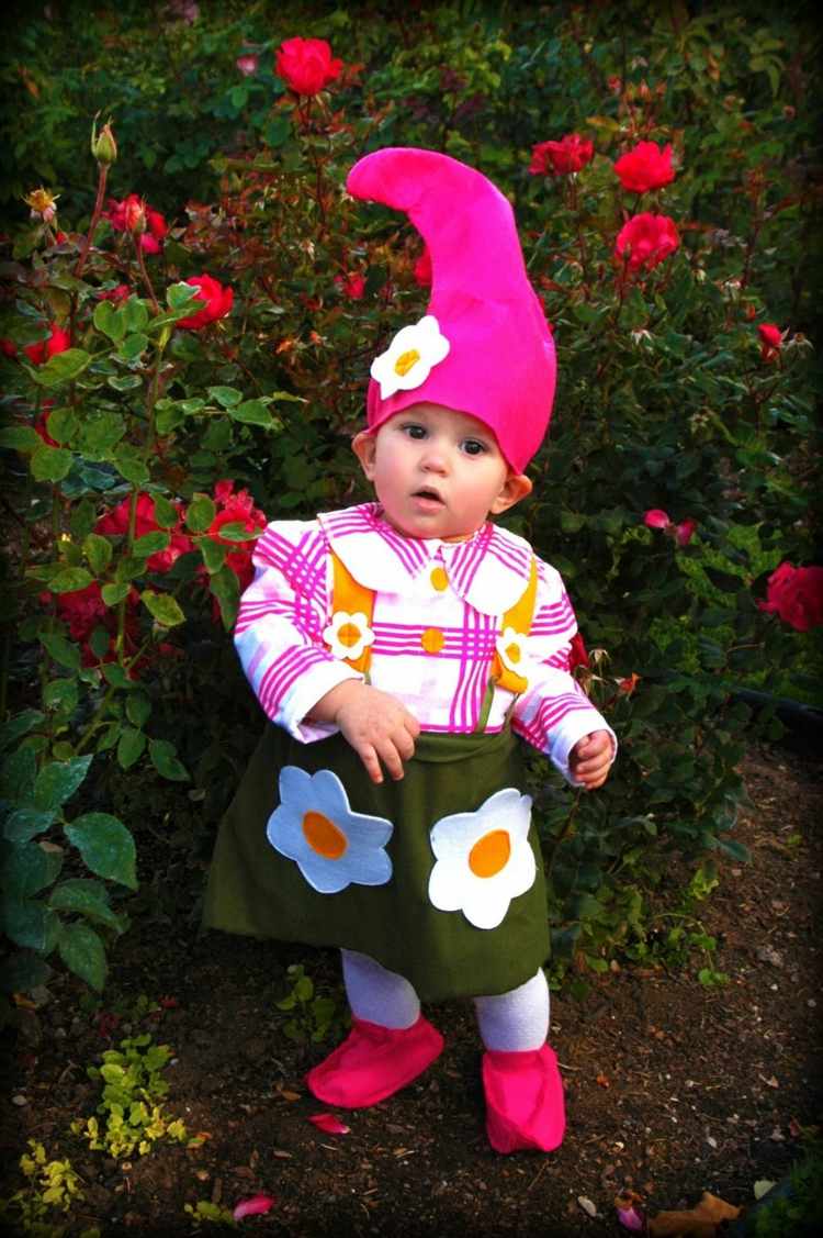 karnevalskostymer-bebisar-trädgårdsnom-hatt-rosa-kjol-plädskjorta