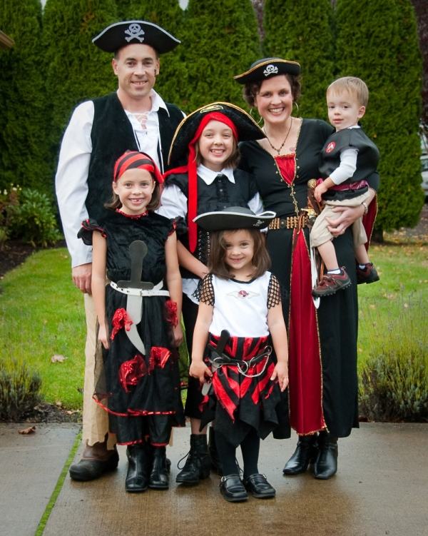 Mardi Gras -kostymer för familjens piratidekläder