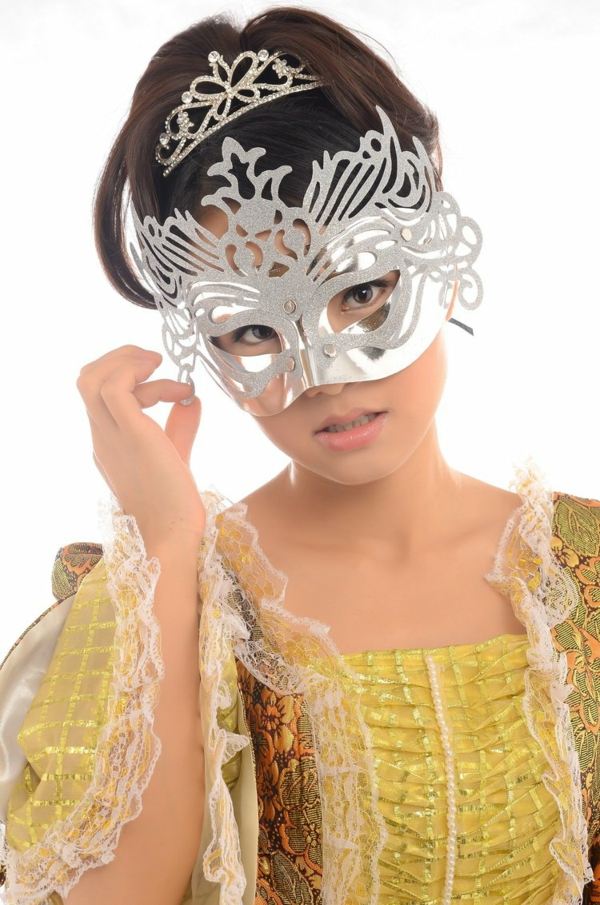 mystiska karnevalskostymer aristokratisk kronmask