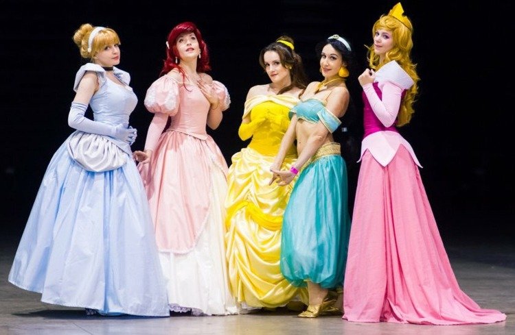 karneval-kostymer-grupper-gör-själv-disney-prinsessor-klänningar-peruk-kvinnor