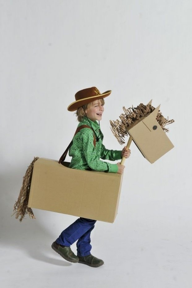 Mardi Gras kostymer-för-barn-cowboy-ryttare-häst-gjorda av kartong-gör-det-själv