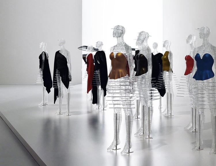 mode mode -moderna-konst-utställning-kläder-märkes-designer