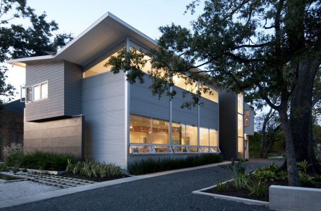 Modern-trä-metall fasad-lämpligt-väderskydd-arkitektonisk trend