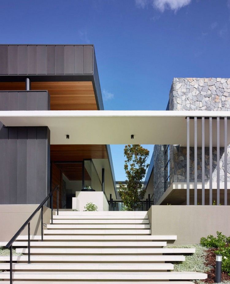 fasadbeklädnad-sten-entré-trappor-modern