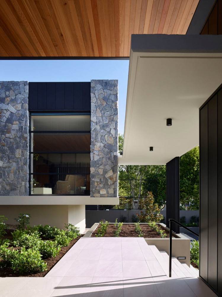 fasadbeklädnad-sten-glas-fram-trädgård