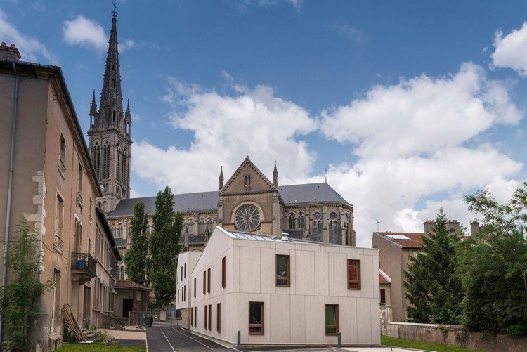 fasadbeklädnad med fibercementpaneler arkitektur anmärkningsvärda exempel kyrkans katedral sidovy