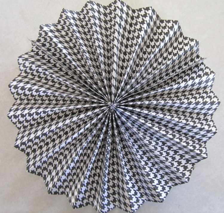 fläkt-tinker-rosett-vägg-dekoration-förslag-rund-form-lim