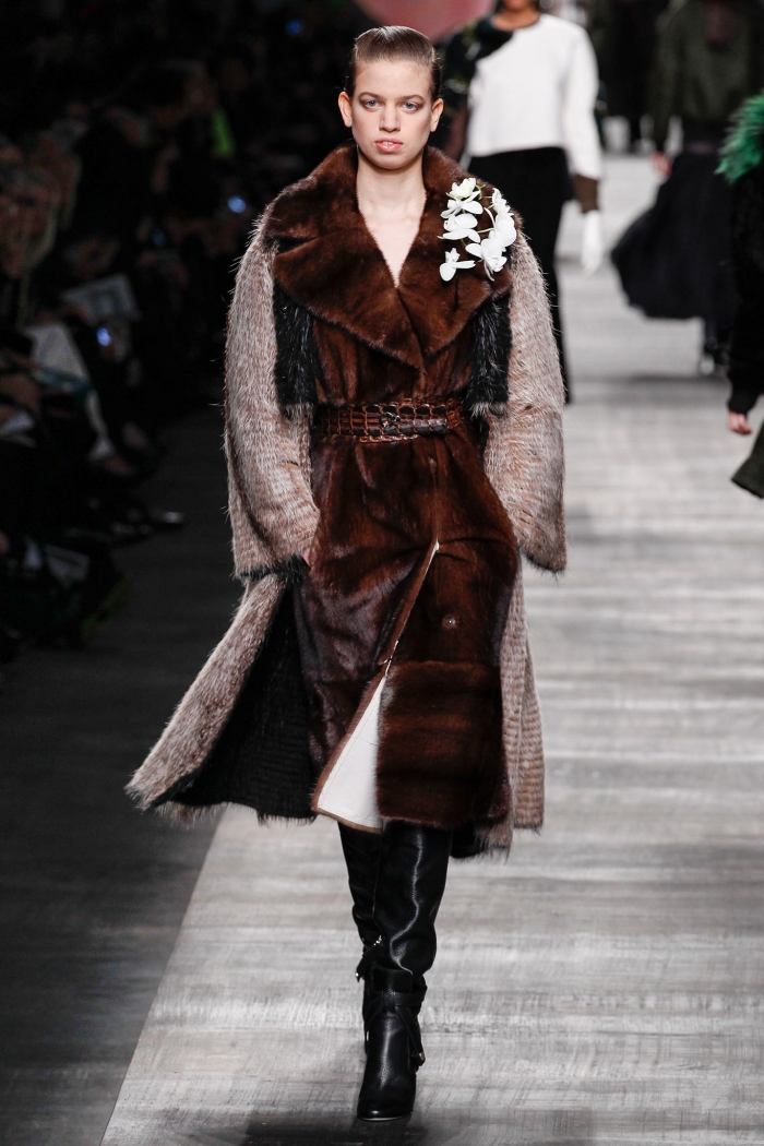 fendi-mode-höst-2014-lång-päls-päls-olika-tyger