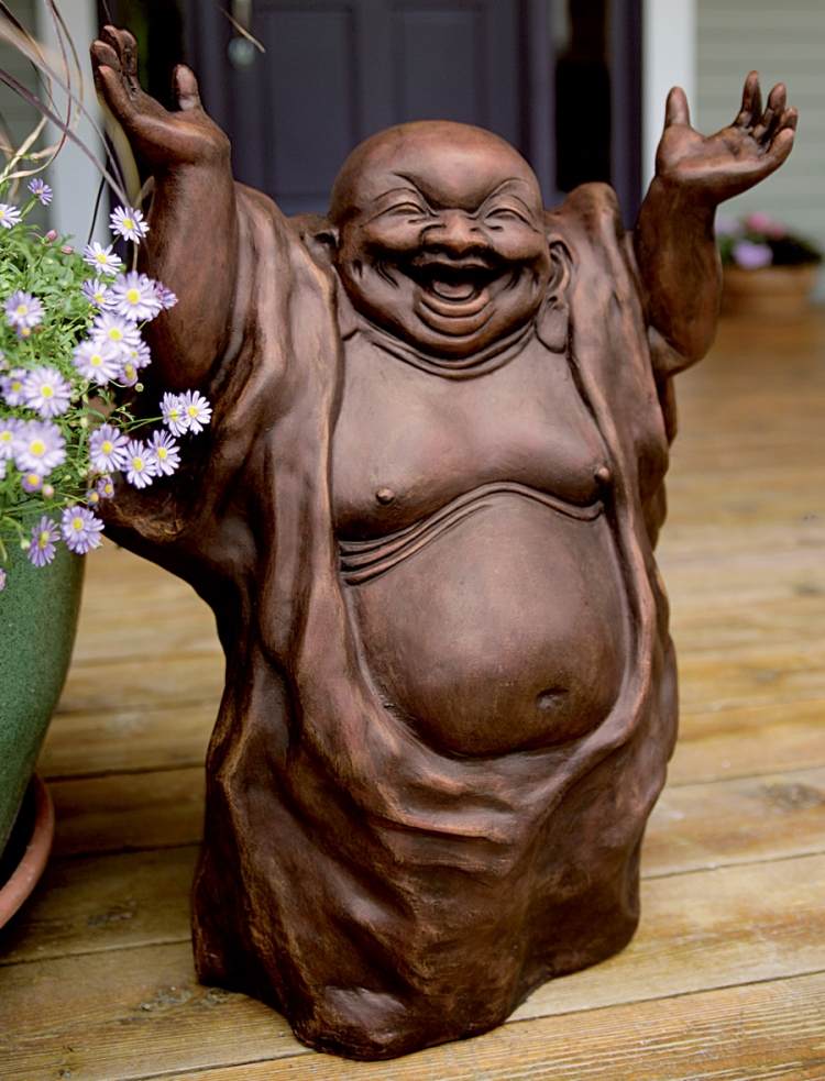 feng-shui-trädgård-design-dekoration-trä-figur-skrattar-buddha