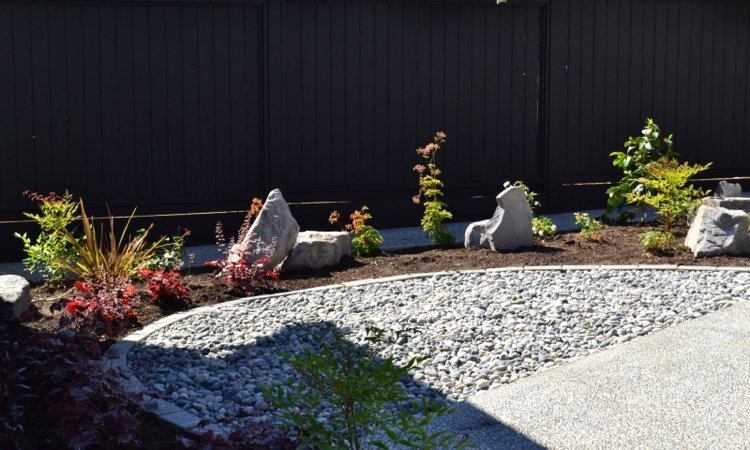 feng-shui-trädgård-cirkel-grus-symboliskt-arrangemang