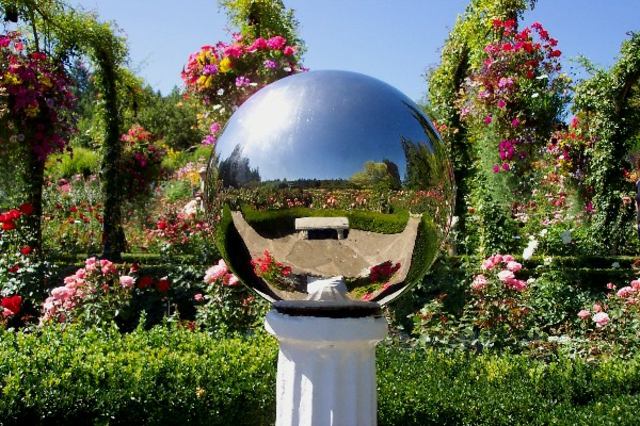 modern trädgård figur klassiska pelare design idéer