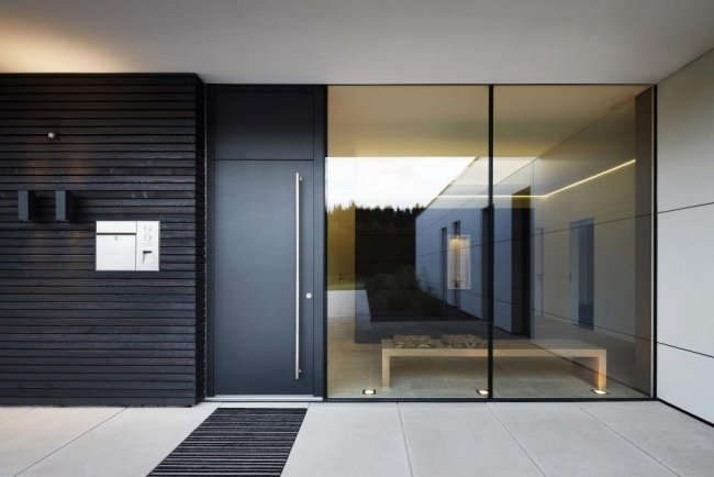 Fönster och dörrar från tillverkaren av Josko svart träglas i aluminium