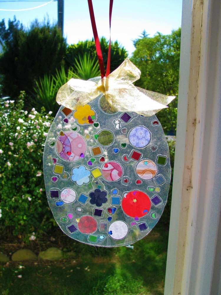 fönster-bilder-påsk-påsk-ägg-tinker-barn-dekorera