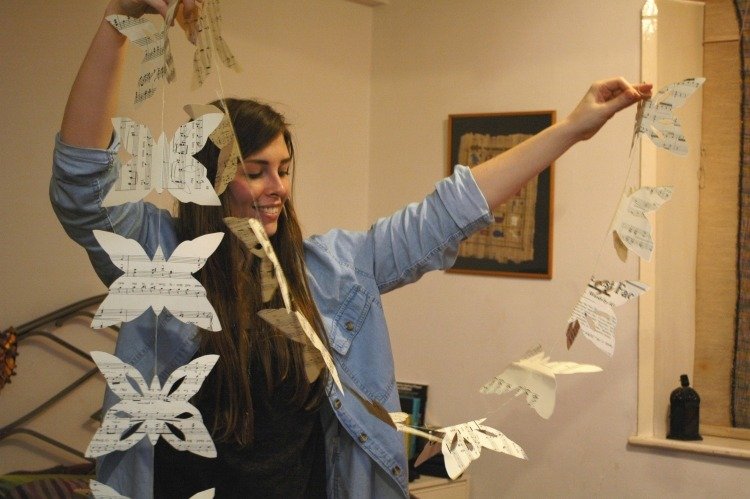 fönsterdekoration-pyssla-fjärilar-krans-anteckningsbok-diy-kreativ-fantasifull