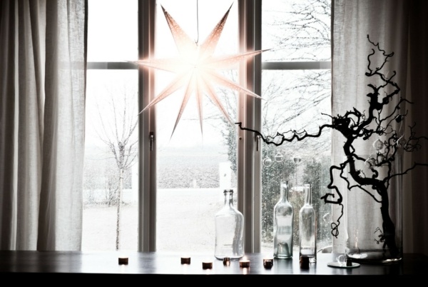 idéer-fönster-dekoration-för-jul-skandinavisk-stor-julstjärna